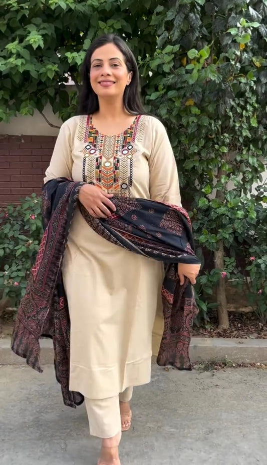 Elegant Embroidery Cotton Kurti Pant Set